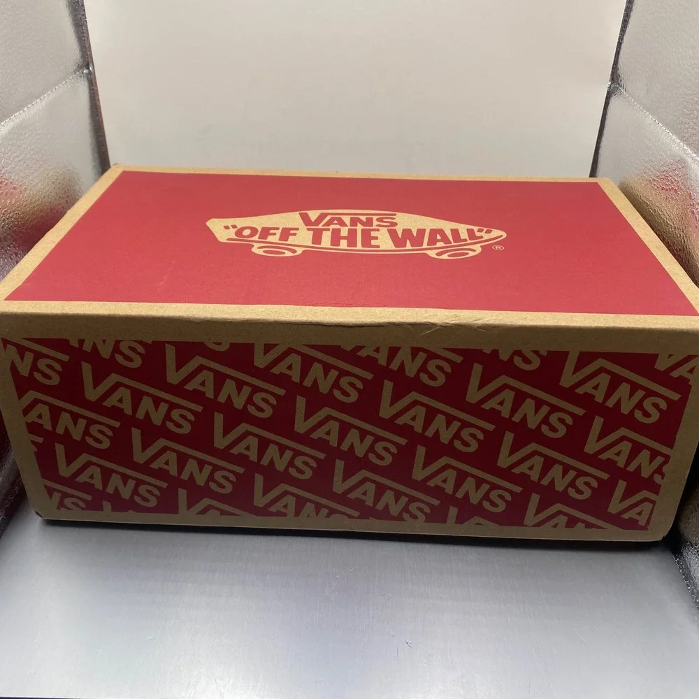 NEW Vans Knu Skool Black White Kids Size‎ 2.5 Low Top Skate Shoes Sneakers